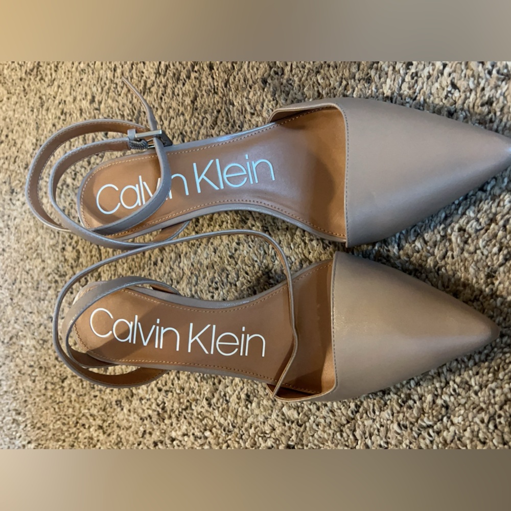 Never worn Calvin Klein pointed toe heels size 9.5